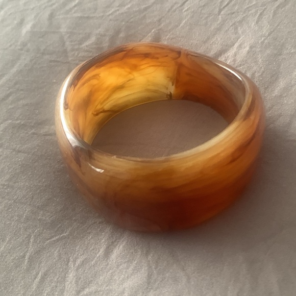 Nude acrylic bangle set - Picture 3 of 6